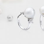 jewellery photography by using photography equipment